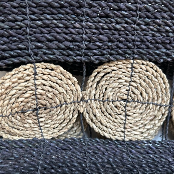 BRAND NEW NEVER USED BLACK/CHARCOAL GREY AND NATURAL STRAW TOTE BAG - Picture 2 of 5